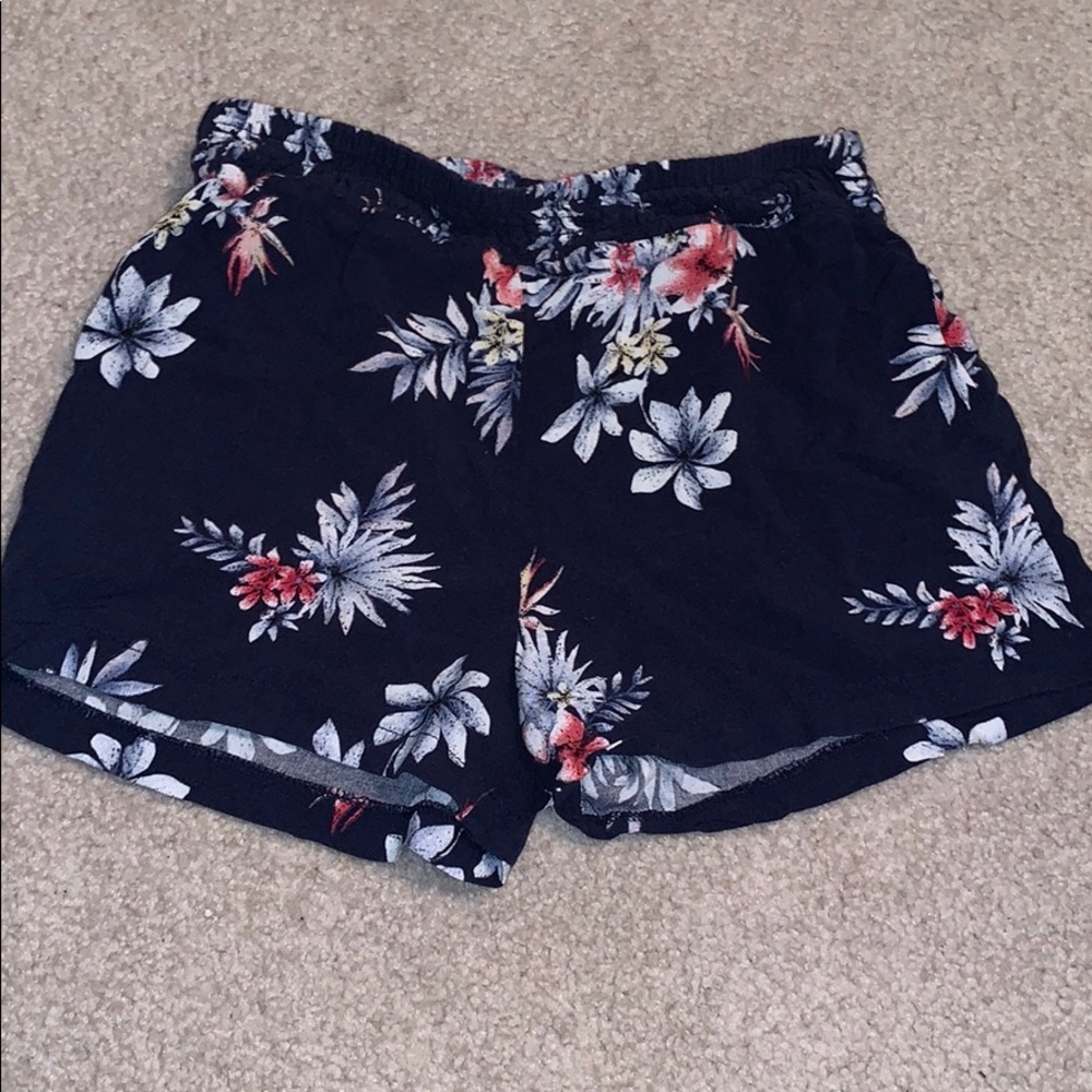 Floral royal blue flowey shorts | Tilly’s